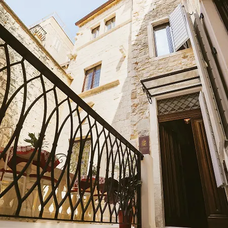 Heritage Cardo Hotel